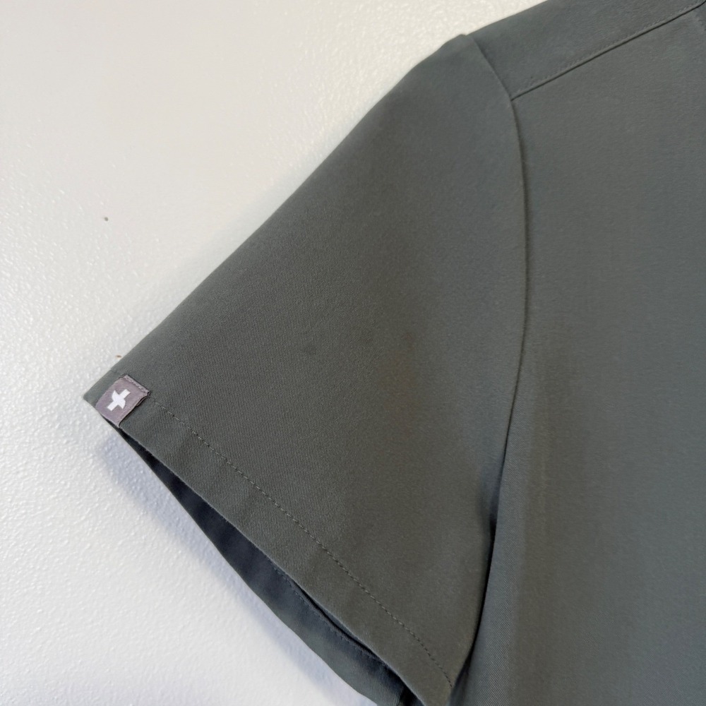 FIGS Catarina Technical Collection Scrub Top V Neck Gray Size S FW1000 - Picture 5 of 5